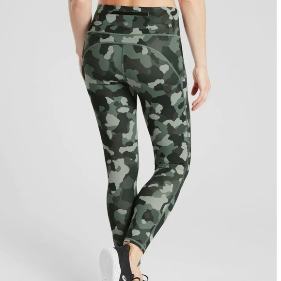 Athleta Lightning Camo 7/8 Tight Leggings in SuperSonic Green Camo Size XS - Picture 2 of 10